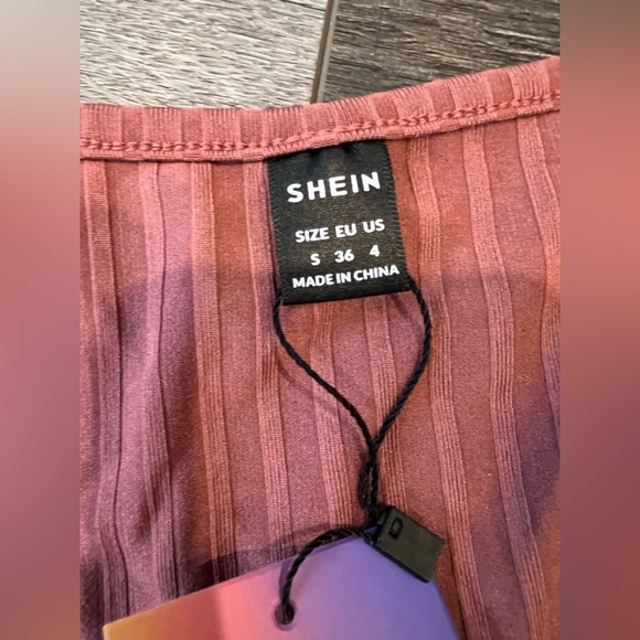 Tie Front Cropped Tee - Picture 2 of 3